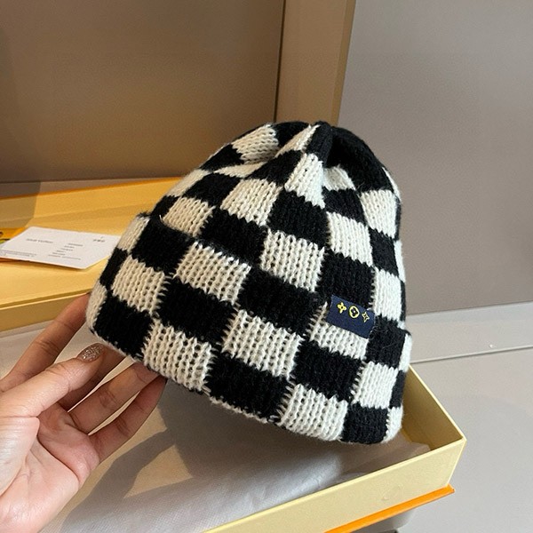ルイヴィトン ★ 色合いが可愛い♪ ギフト◎ ビーニー ニット帽 コピー vuw47089